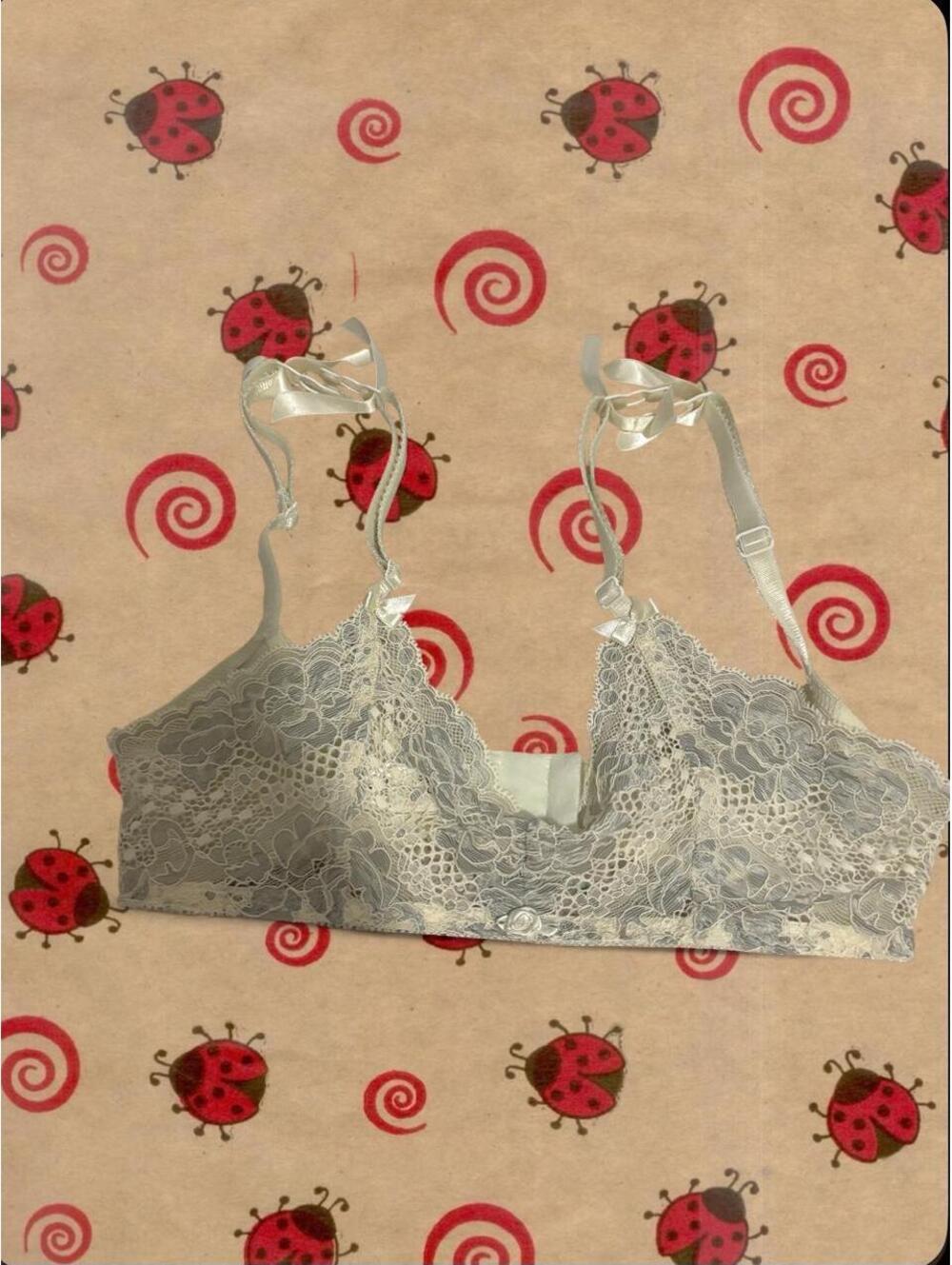 Victoria's Secret Women's White and Cream Bra